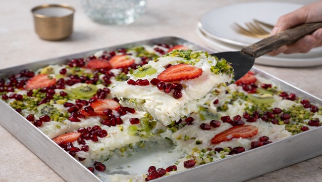 Cafer Erol’dan iftara zarif bir tatlı dokunuş