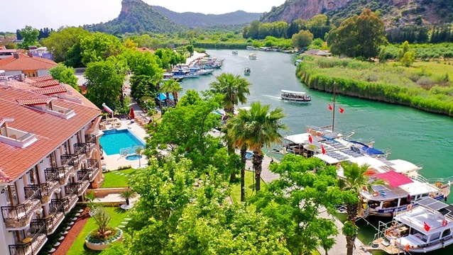 Dalyan: kameralar için hazır bir doğa sahnesi