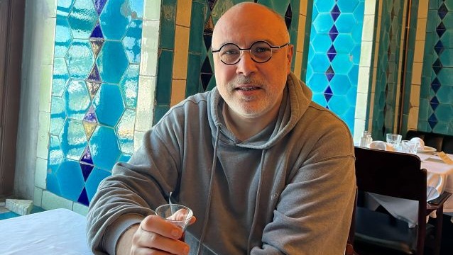 Gezmekle ‘yetinmeyen’ bir hikaye avcısı: Oğuz Otay