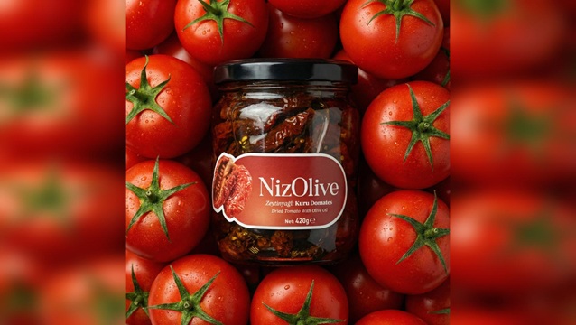 Güneşte Kuruyan Domates, Zeytinyağıyla Ege Lezzetine Dönüşüyor