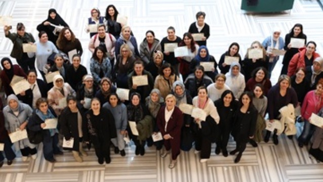 Kadın arıcıların emeği arı üğrünlerine değer katıyor 