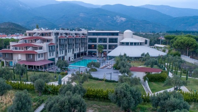 Ramada Resort Kazdağları Thermal & Spa Kazdağları’nın eteklerinde üst düzey hizmet