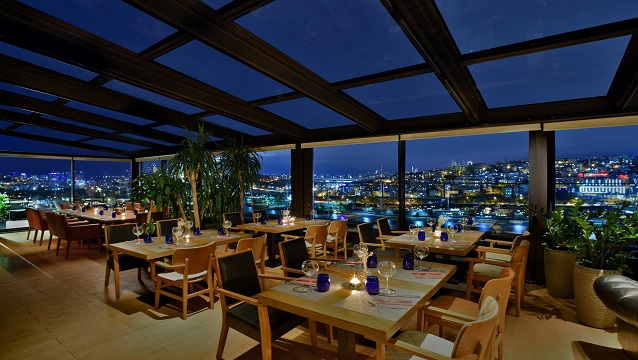 Sky Dome Lounge yeni menüsüyle Mövenpick Hotel İstanbul Golden Horn