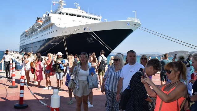 Türkiye kruvaziyerde sezonu açtı Blue Sapphire, Ege Port Kuşadası’na geldi